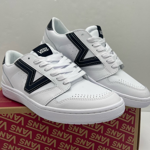 Vans WMNS White and Black Shoes Lowland 2.0
White/Black
VN000D6RYB2 Sneakers - Picture 3 of 16